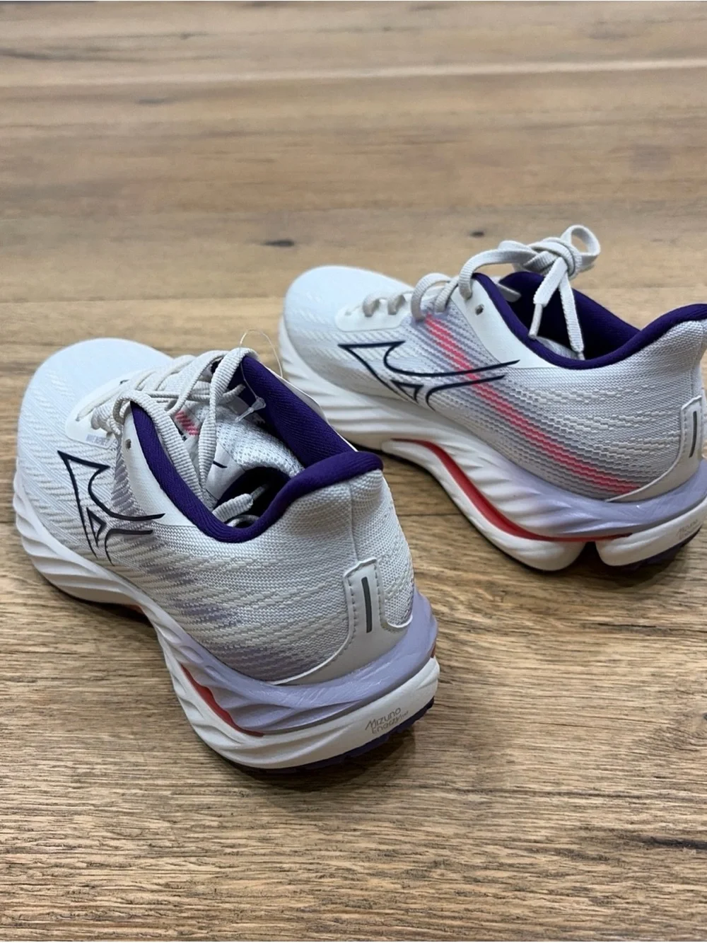 Mizuno Women’s White Running Shoes with Purple Accents